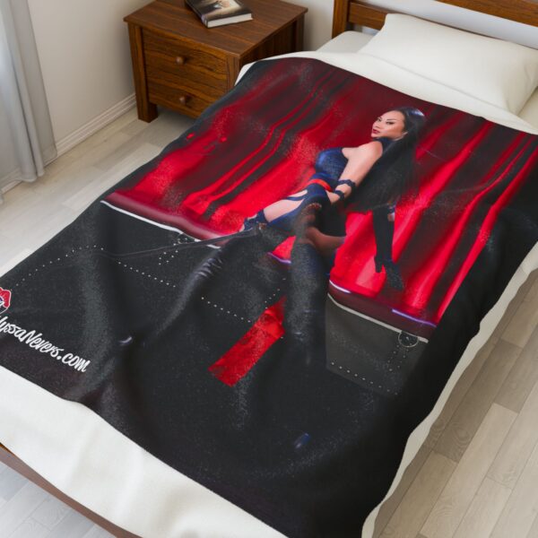 Nyssa Nevers Psylocke Velveteen Plush Blanket - Image 2